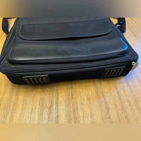Black laptop carrying case - Picture 2 of 13